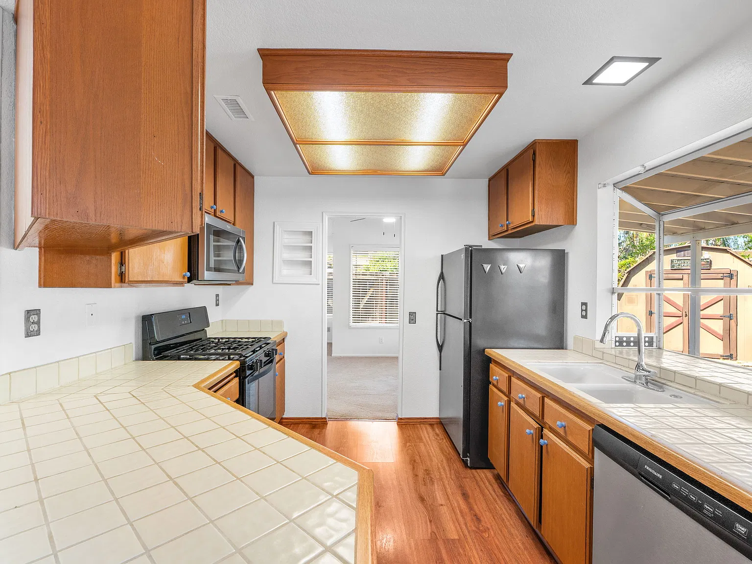 3 bed, 1208 sqft, $3,499 — Photo 3