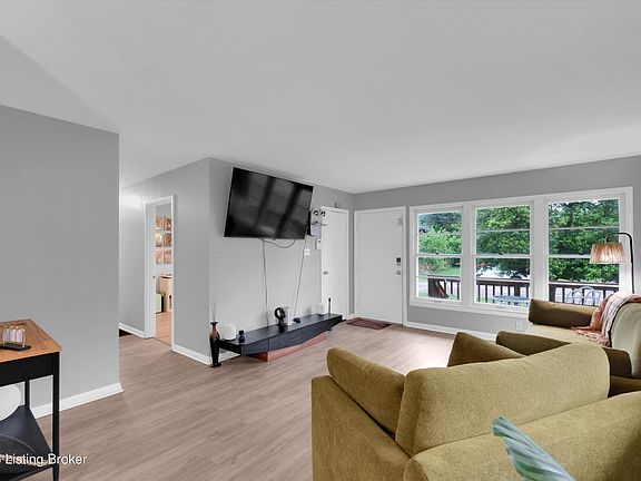 4th image of 2808 Rosalee Ave