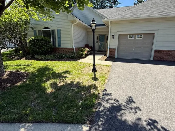 4 Empress Ct, Princeton, NJ 08540