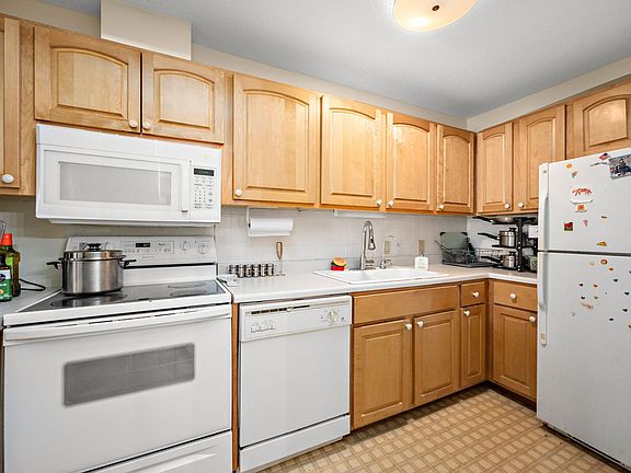 4th image of 10211 Cedar Lake Rd APT 204