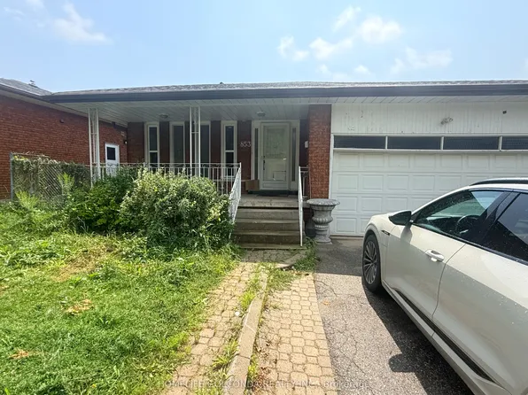 853 Huntingwood Dr #1, Toronto, ON M1T 3L7