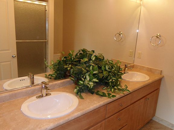 3rd image of 1435 W Kilburn St APT 1101