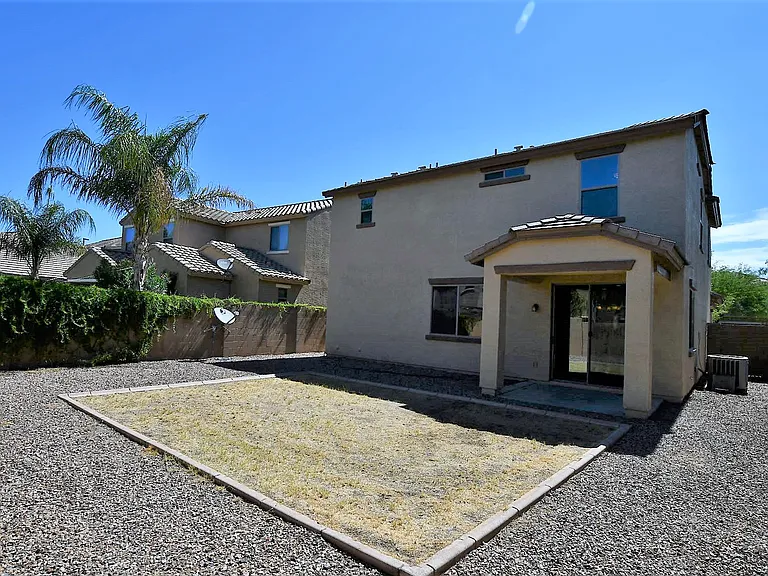 3828 S Vineyard Ave — Photo 14