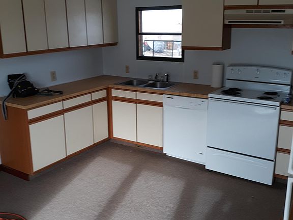 2nd image of 16 Quail Dr