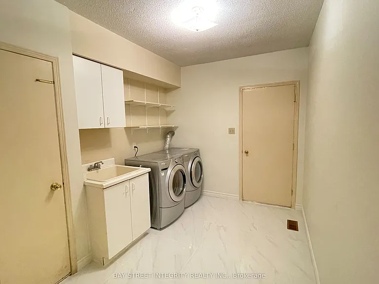 38 Southgate Cres — Photo 25
