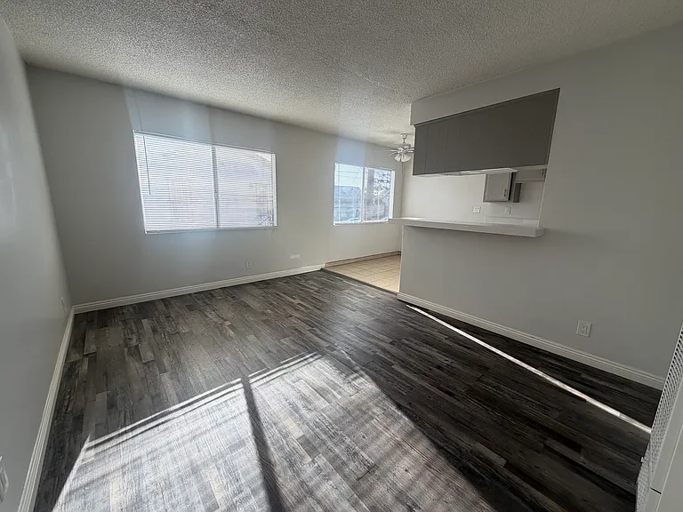 454 W 9th St #2 — Photo 3