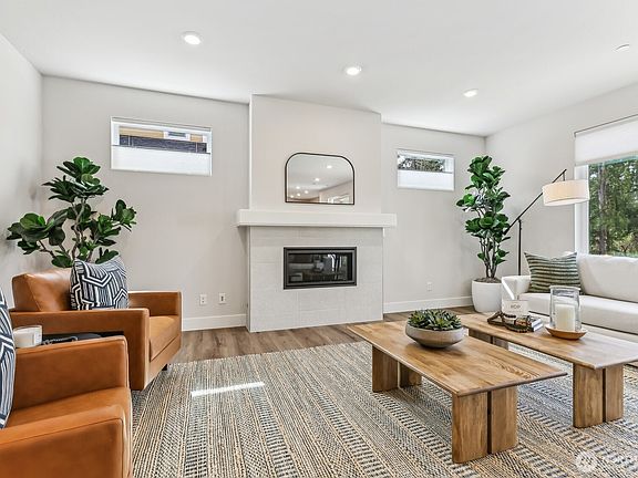 4th image of 6402 213th Avenue Ct E