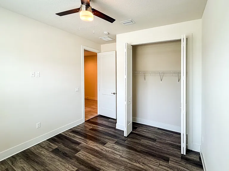 2065 Paragon Cir W — Photo 16