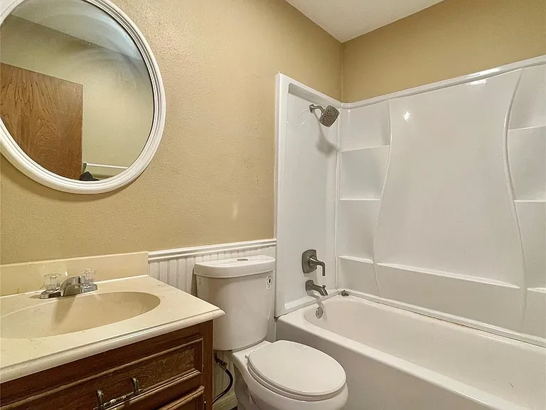 241 Crestwood St — Photo 6