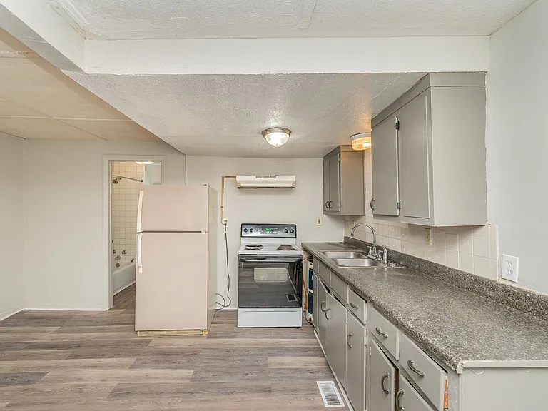 2024 Clark St — Photo 19