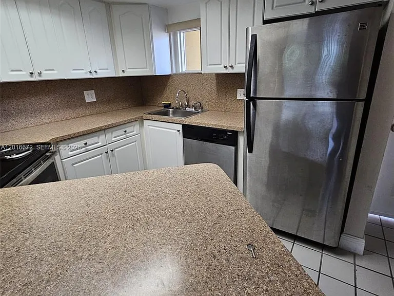 8245 Lake Dr #401 — Photo 4