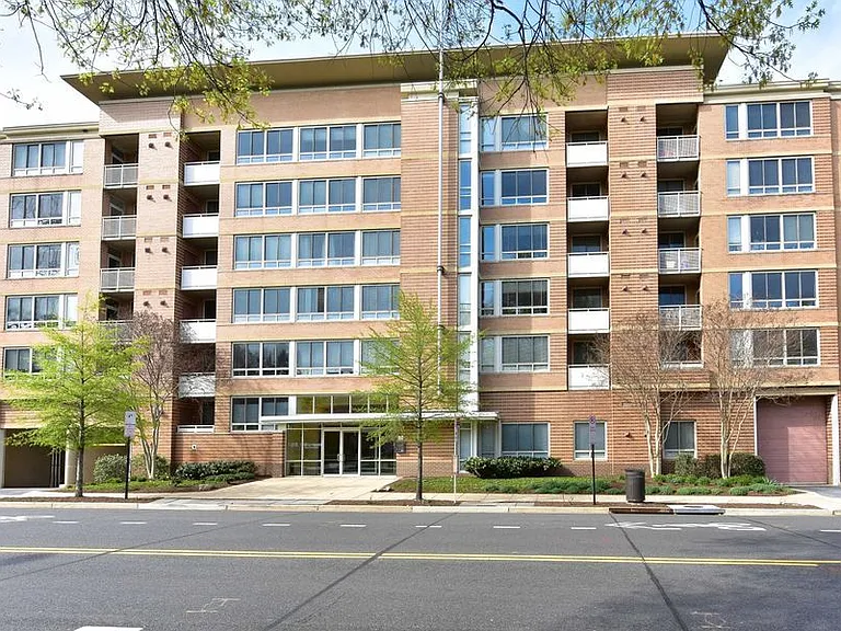 355 I St SW #109 — Photo 49