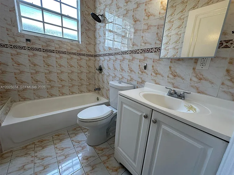 2328 SW 17th St #1 — Photo 6