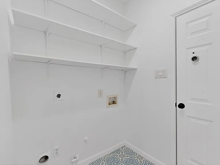 7807 Kristina Dr — Photo 33