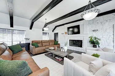 Maison Gardens Apartments — Photo 2