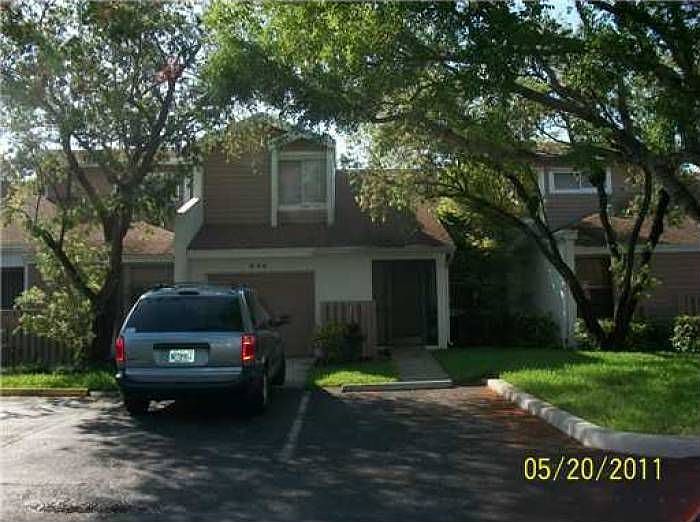 1st image of 654 Woodgate Cir