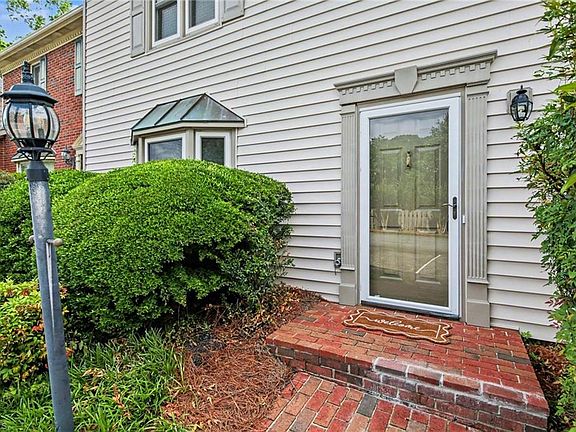 4th image of 903 Park Place Dr APT C