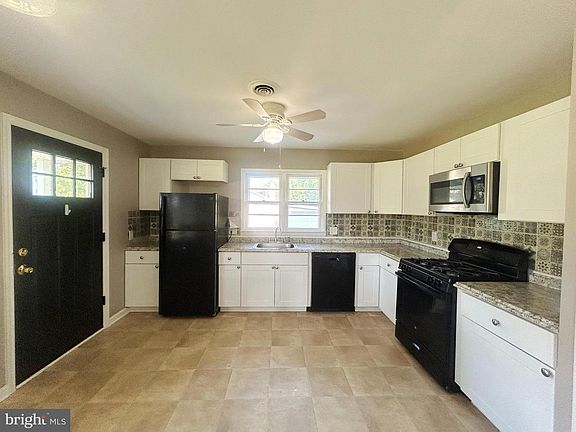 3rd image of 418 Swedesboro Rd