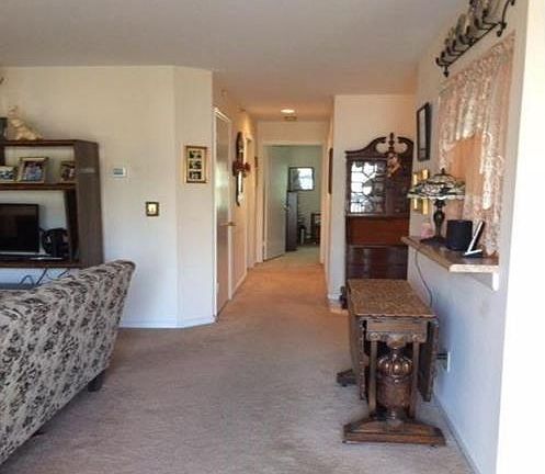3rd image of 8 Lexington Hl Unit 9
