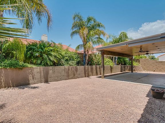 4th image of 930 W Graythorn Pl