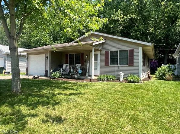 1031 Ray Avenue Rear NE, New Philadelphia, OH 44663