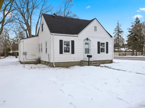 31408 Brown St, Garden City, MI 48135