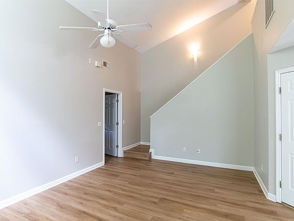 5th image of 3066 Camelliawood Cir E