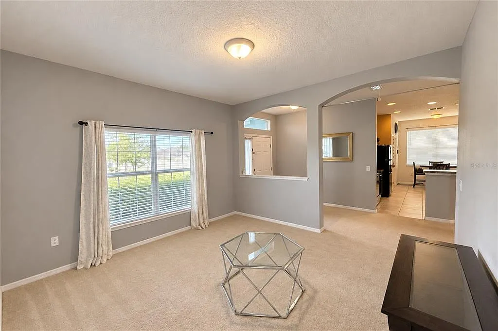 3 bed, 2.0 bath, 1576 sqft, $1,900 — Photo 2