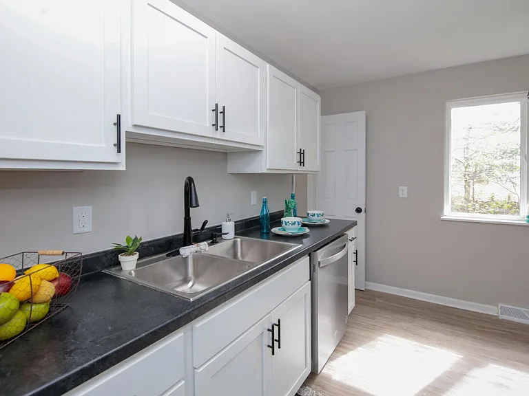 3004 Nichols Rd — Photo 5