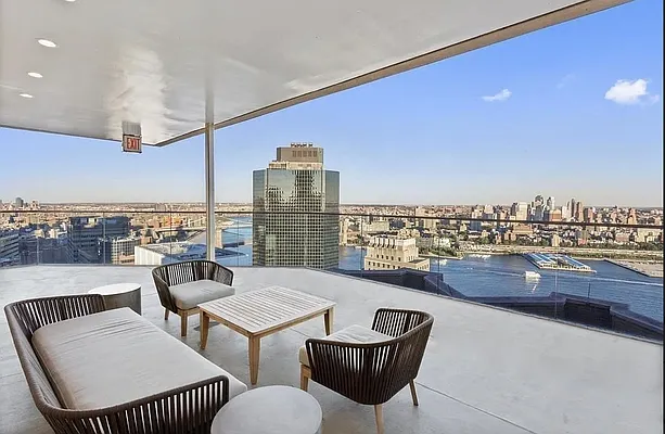 Rented by VESNA REALTY | media 11