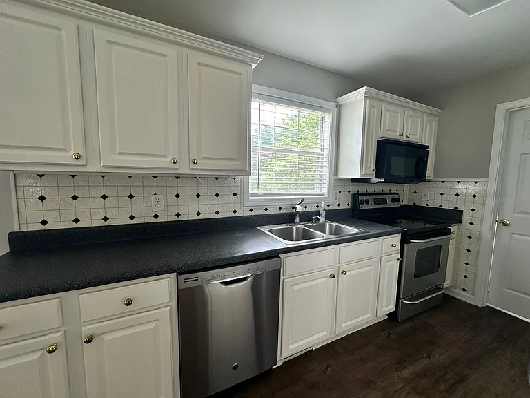 5885 Sarah Orr Ln — Photo 9
