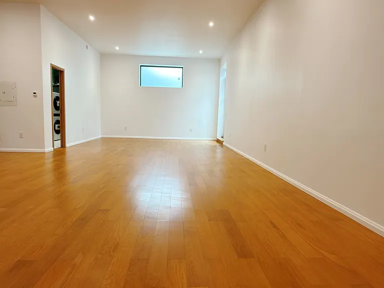 17 Cavotti Cres — Photo 6