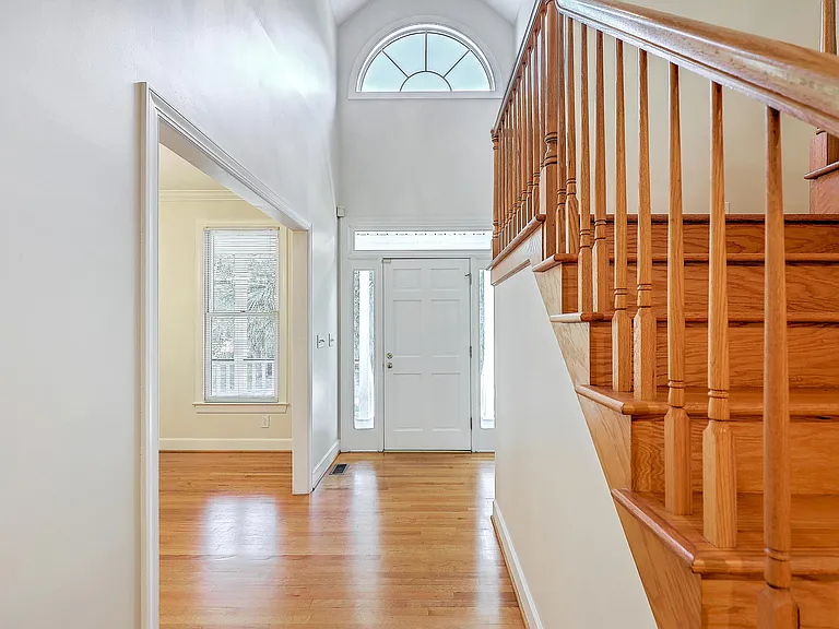 317 Rutherford St — Photo 10