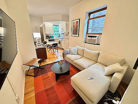 4th image of 296 W 11th St APT 4W
