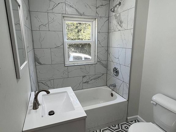 5th image of 2816 Delrose Dr