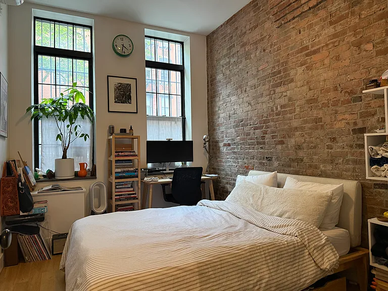 245 E 2nd St #B — Photo 4