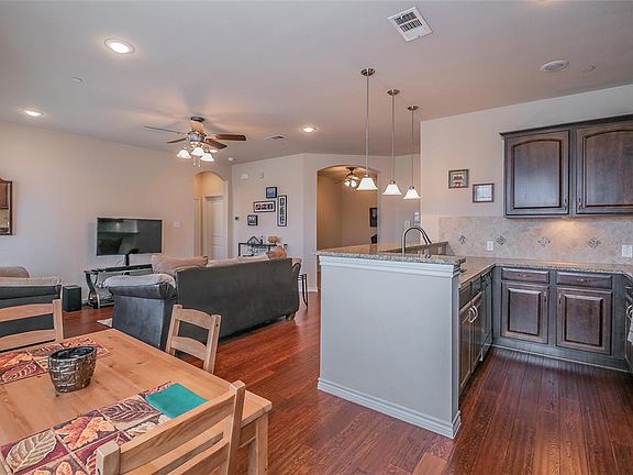 5th image of 950 Henderson St APT 1302