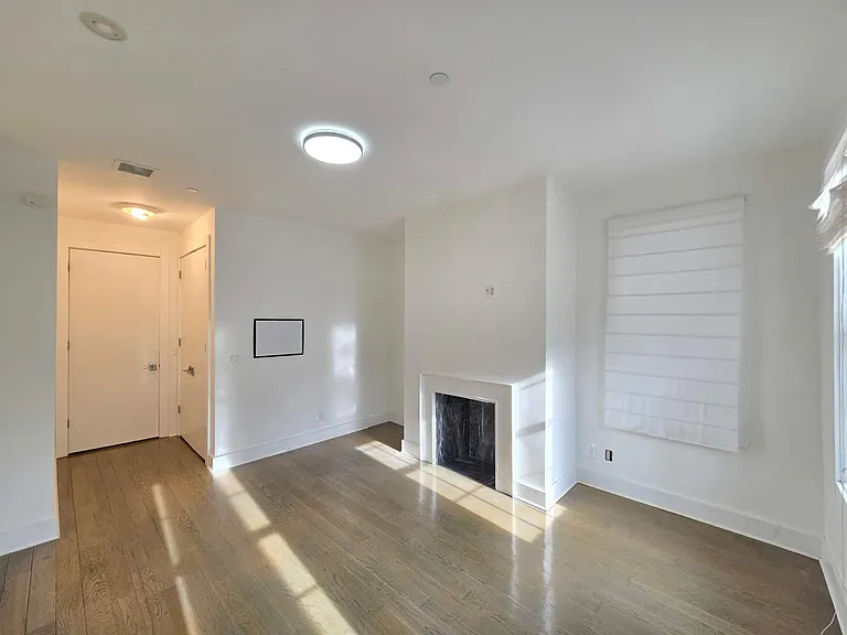 1811 Voorhies Ave #1 — Photo 14