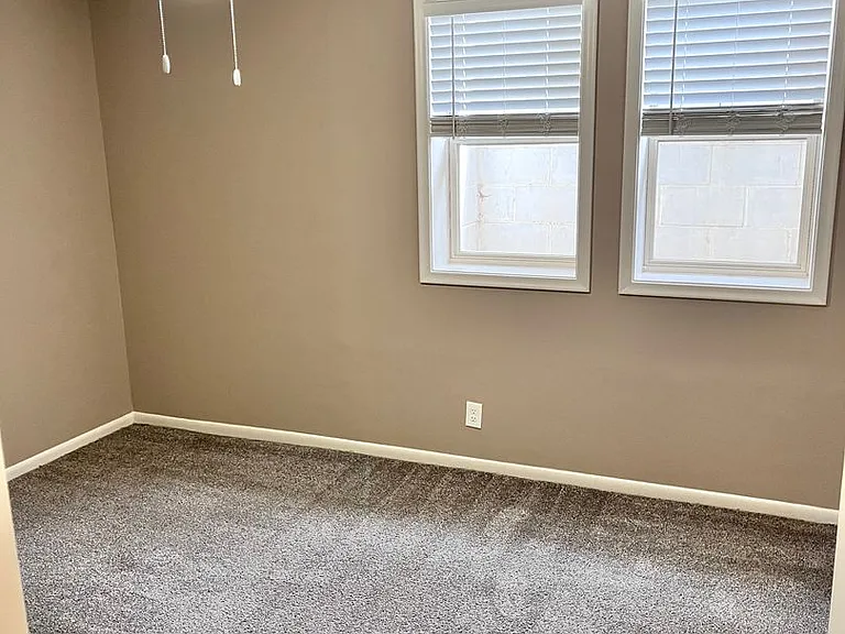 Bristol Square Apartments — Photo 99