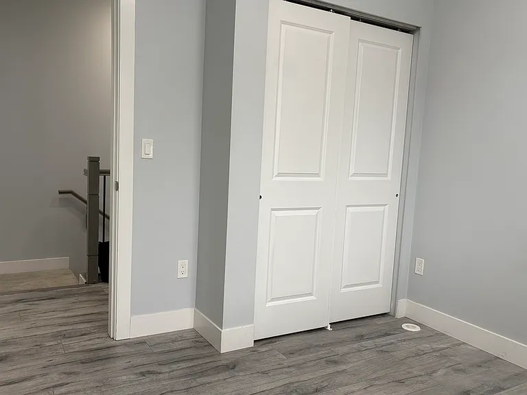 822 Stockwell Ave #4 — Photo 13