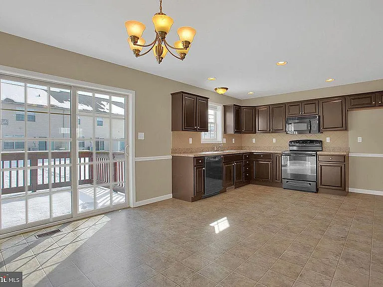 6395 Creekbend Dr — Photo 4