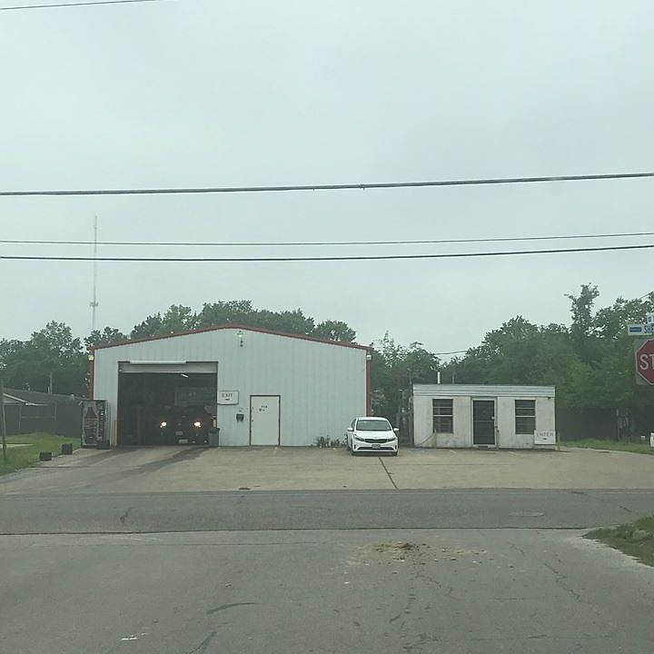 1st image of 710 Shelbyville St