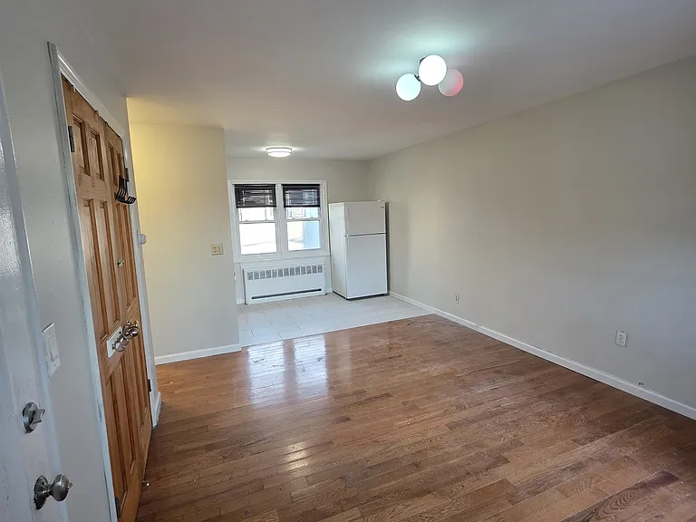 824 E Broadway #304 — Photo 1