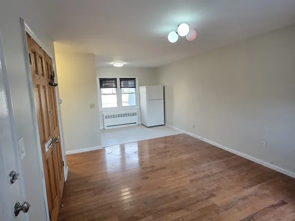 824 E Broadway APT 304, Long Beach, NY 11561