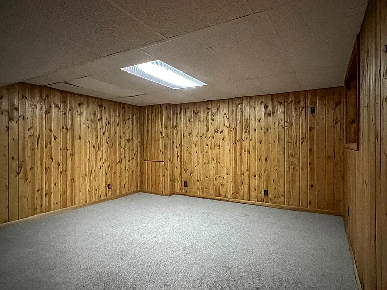 102 Raymbault Dr — Photo 16