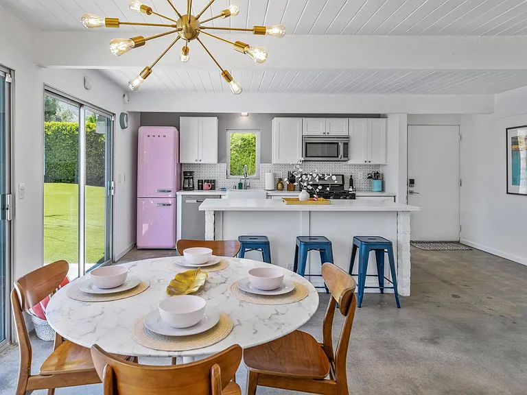 483 E Francis Dr — Photo 8