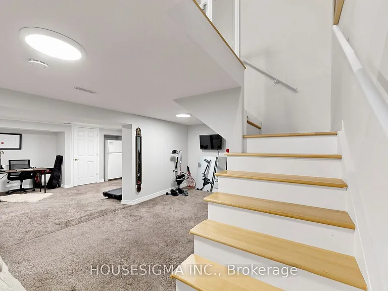 69 Holyrood Ave — Photo 44