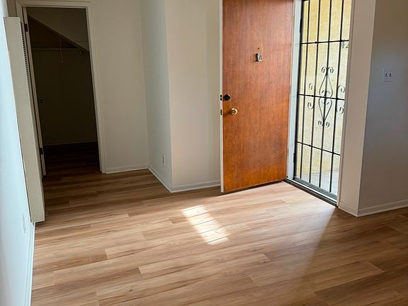 4th image of 423 E Cedar Ave #C