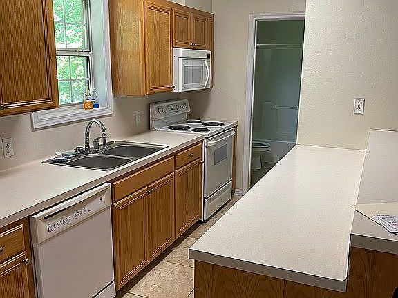 Kitchen and guest bathroom 