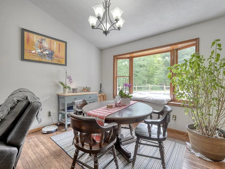 1085 Jones Creek Rd — Photo 14